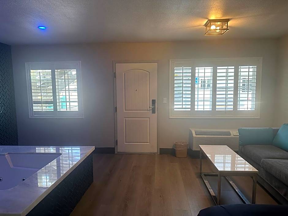 Super 8 by Wyndham Oceanside Downtown