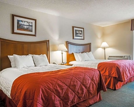 Queen Room with Two Queen Beds - Disability Access/Non-Smoking - Non-refundable - Breakfast included in the price 