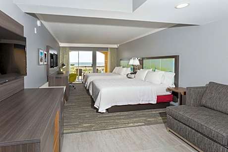 Queen Suite with Pool View