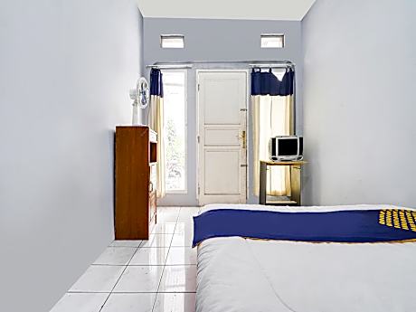 SPOT ON Room without Air Conditioning