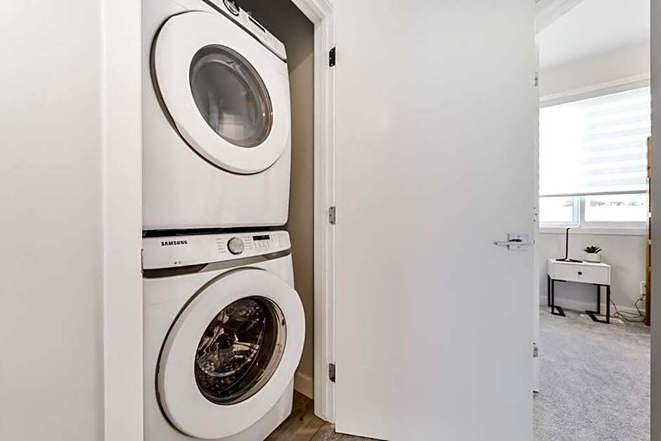 Modern Nordic Escape, 3BR Near WEM & DT, AirCon & Fireplace, Wifi, Sleeps 6!