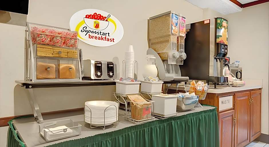 Super 8 by Wyndham Kenmore/Buffalo/Niagara Falls Area