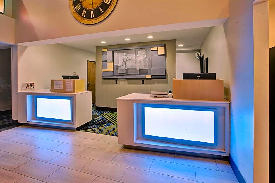 Holiday Inn Express Hotel & Suites Petoskey By IHG