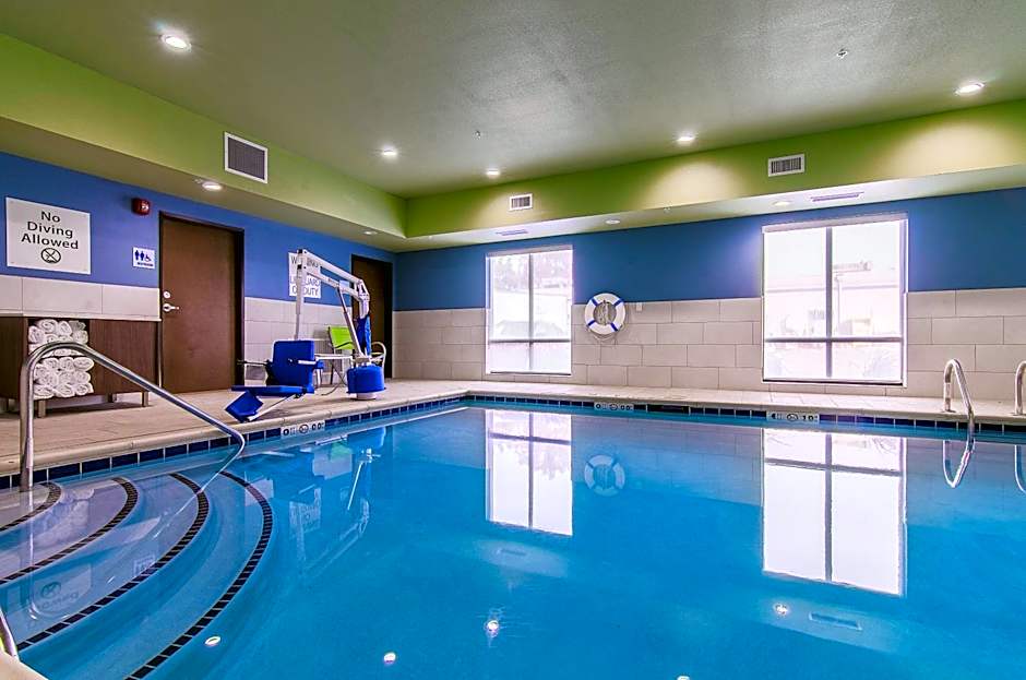 Holiday Inn Express & Suites - Atchison By IHG