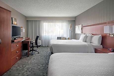 Guestroom Two Queens