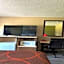 Super 8 by Wyndham Topeka/Wanamaker RD/I-70