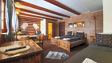 Family Room (6 Adults)