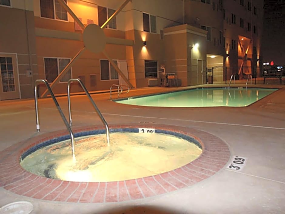 Holiday Inn Express Hotel & Suites Bakersfield Central