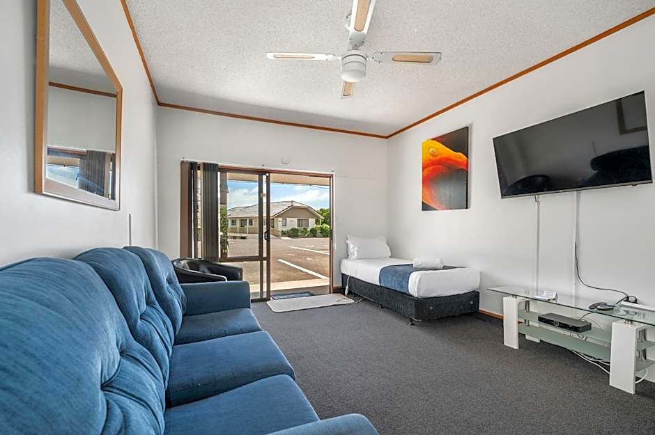 Summit Motor Lodge