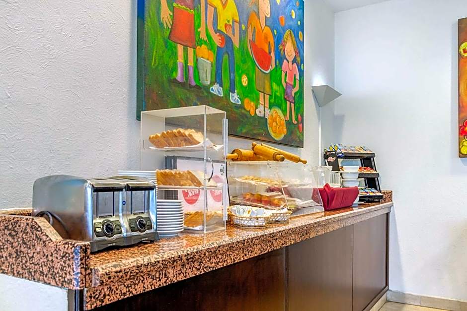 Quality Inn Monterrey La Fe