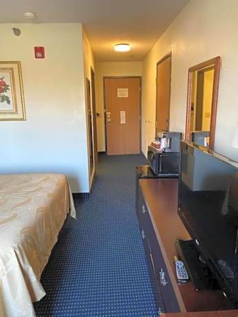 Queen Room - Accessible/Non-Smoking