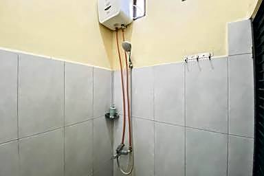 RedDoorz @ Shine Guest House Tebing Tinggi