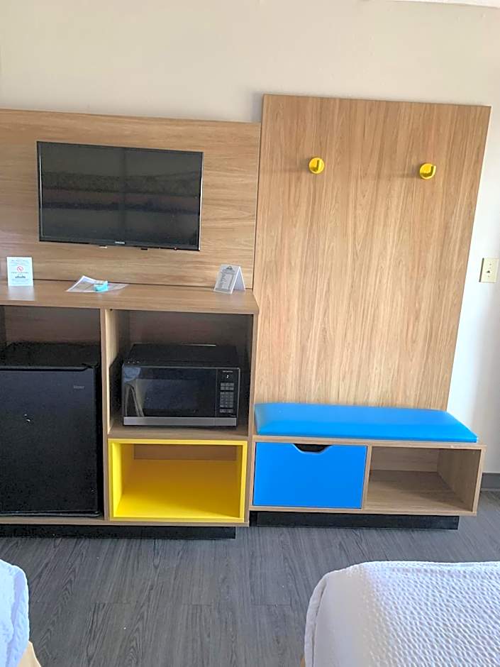 Days Inn by Wyndham Louisville Airport Fair and Expo Center