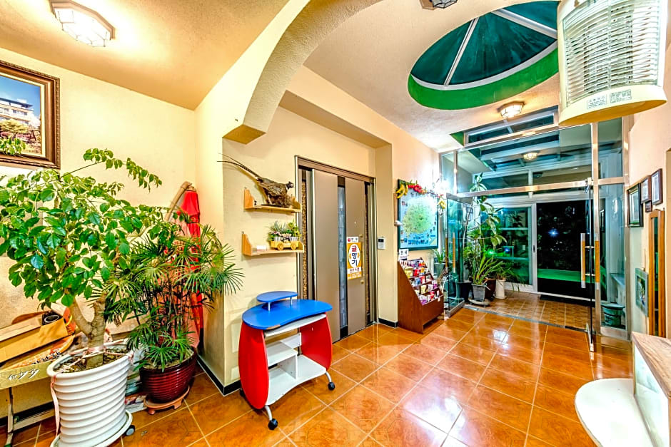 Gyul Hyanggi Pension