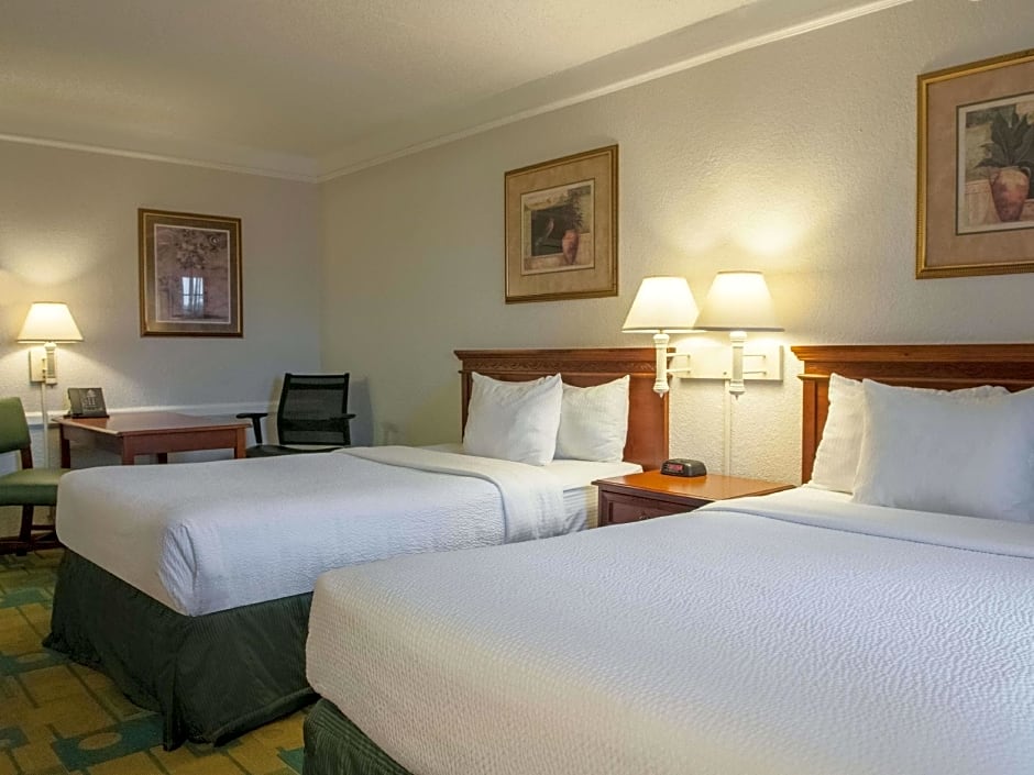 La Quinta Inn & Suites by Wyndham New Orleans Veterans