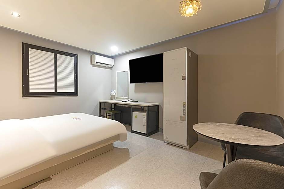 Goodstay World Hotel