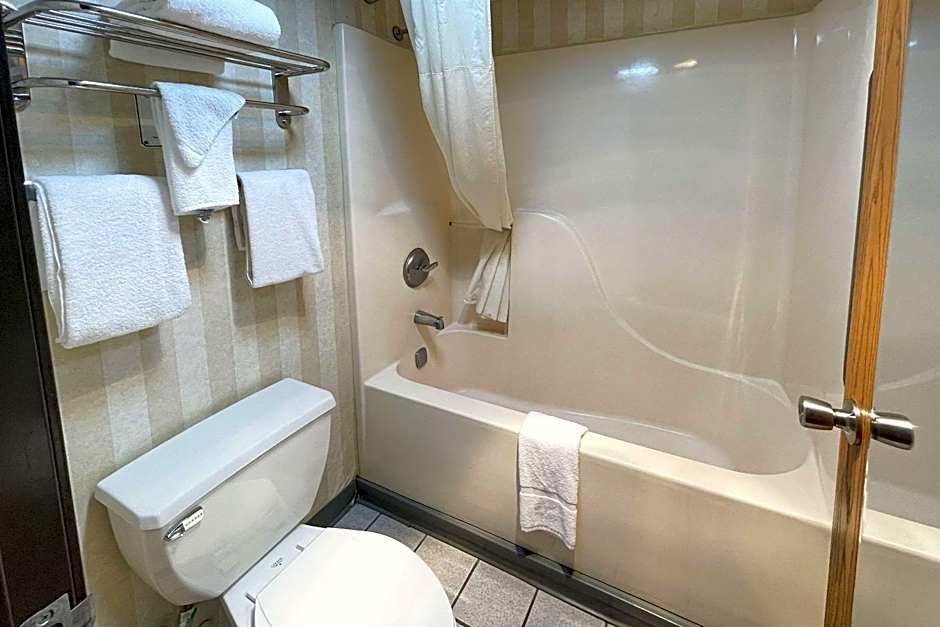 Quality Inn & Suites North Gibsonia