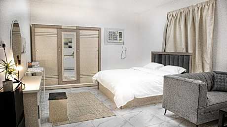 Modern Family At near Al-Masjid -Nabawi