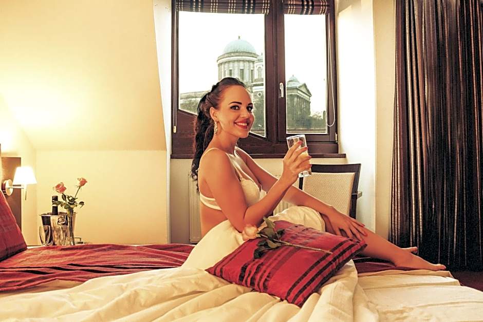 Bazilika alatt Panzió