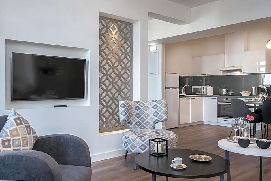 Urban Nest - Suites & Apartments