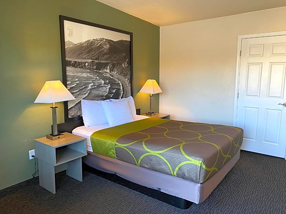 Super 8 by Wyndham Monterey