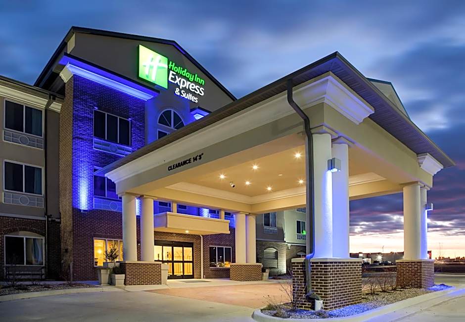Holiday Inn Express & Suites Nevada By IHG