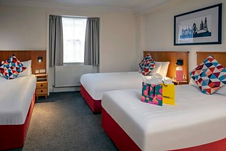 Standard Room With Three Single Beds