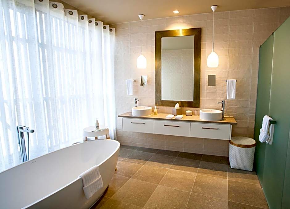 Kinloch Manor & Villas
