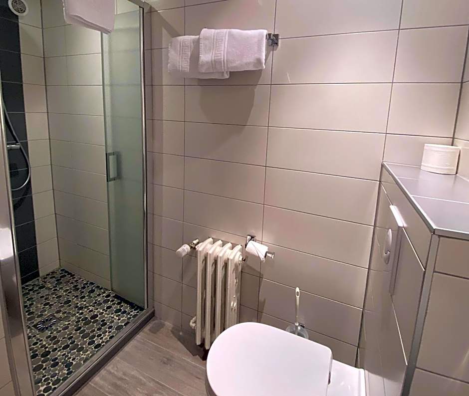 Logis Hôtel-Restaurant Aux Trois Roses