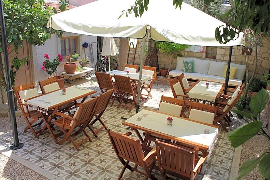 Lilyum Alaçatı - Taş Ev