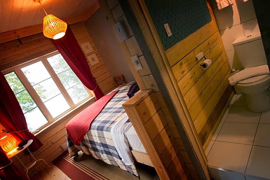 Photo 1 of 6 of Superior 1 Queen Bed