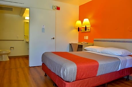 Double Room - Disability Access - Non-Smoking