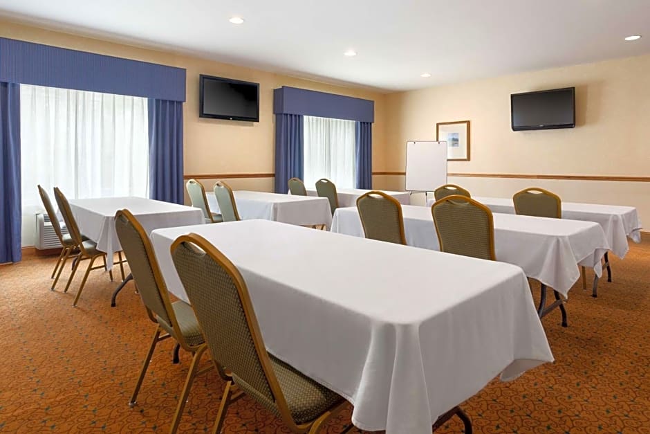 Country Inn & Suites by Radisson, Columbia, MO