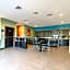 Moulton Inn & Suites By OYO