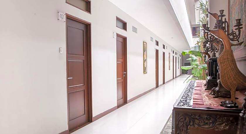 RedDoorz Near Trans Studio Mall 3