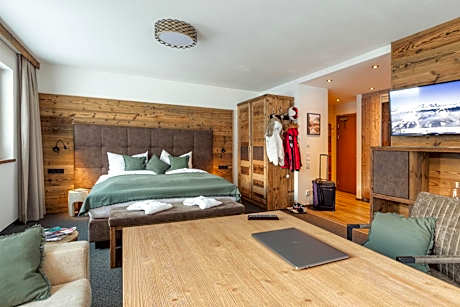 Deluxe Room with Kitchenette