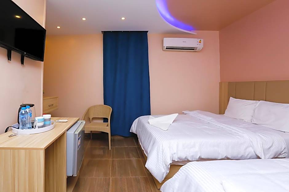 Pyramids Express View Hotel