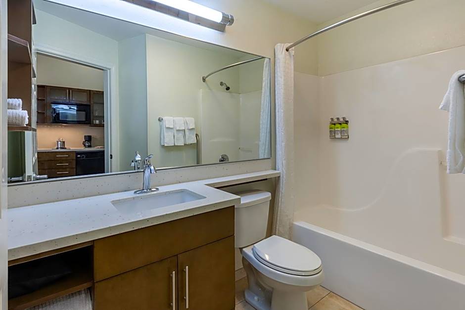 Candlewood Suites-West Springfield By IHG