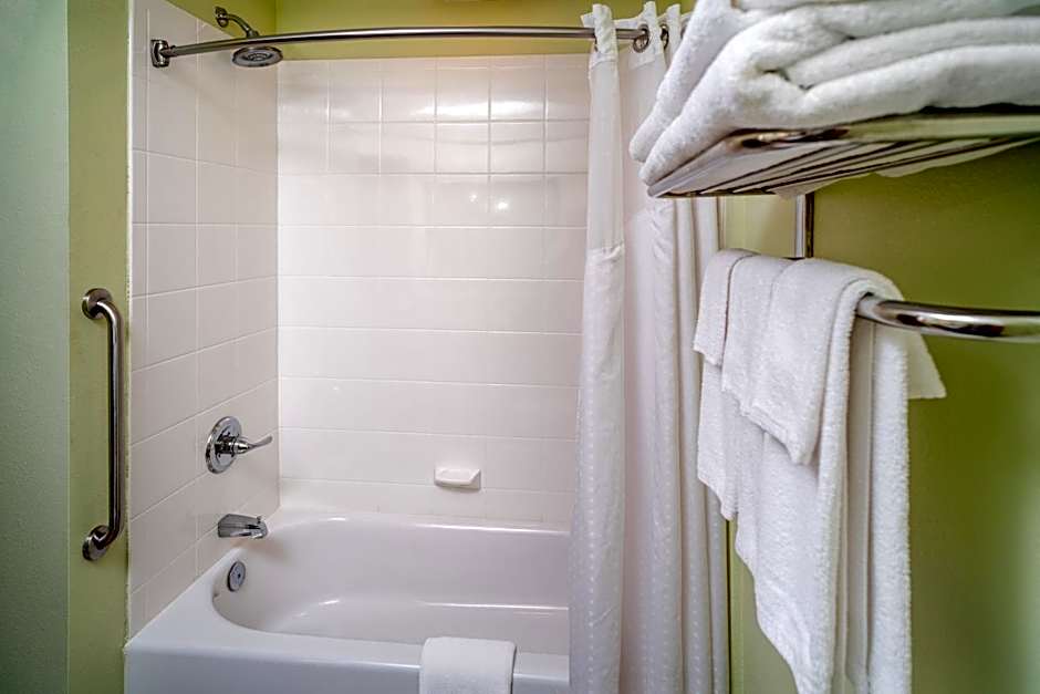 Holiday Inn Express & Suites Lebanon By IHG