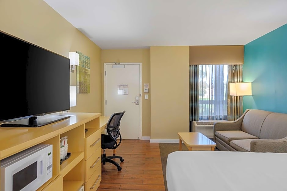 Best Western Plus South Coast Inn