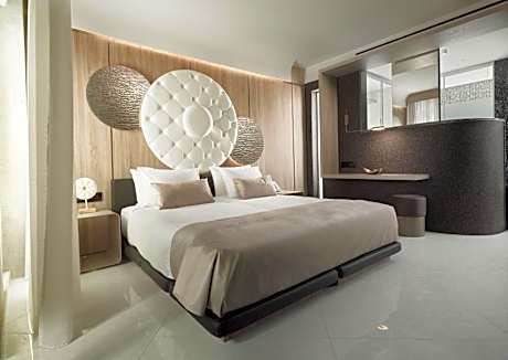 Verdant Room with Garden View