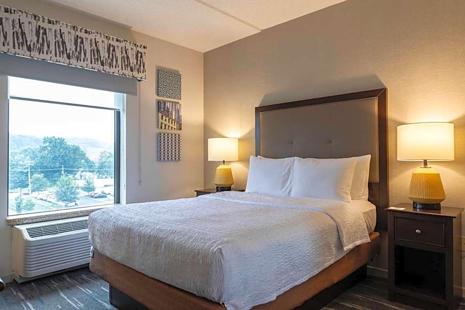 Hampton Inn By Hilton & Suites Pittsburgh/Harmarville