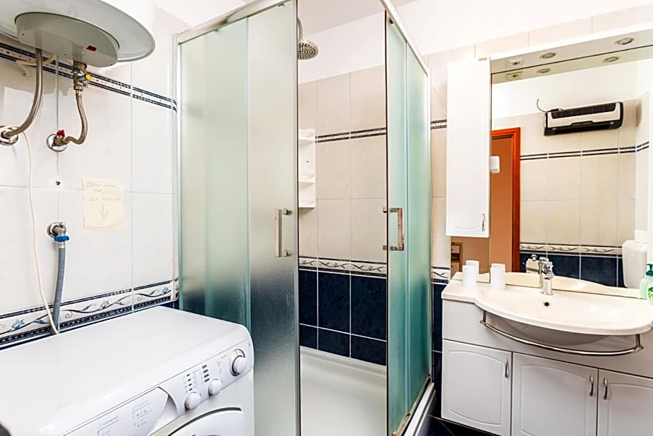 Hanna - 500m from the beach