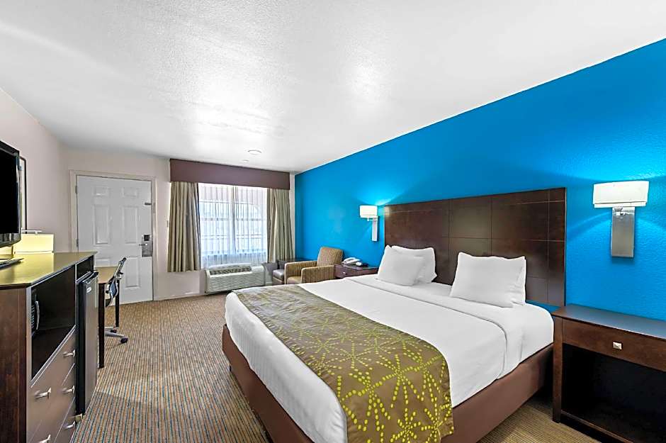 Best Western Delhi Inn