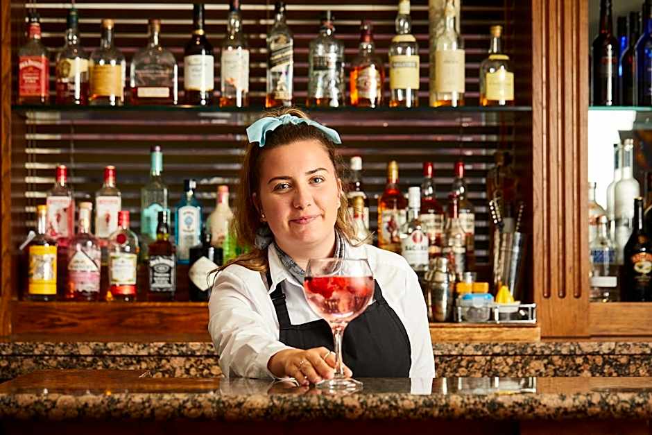 Macdonald New Blossoms Hotel