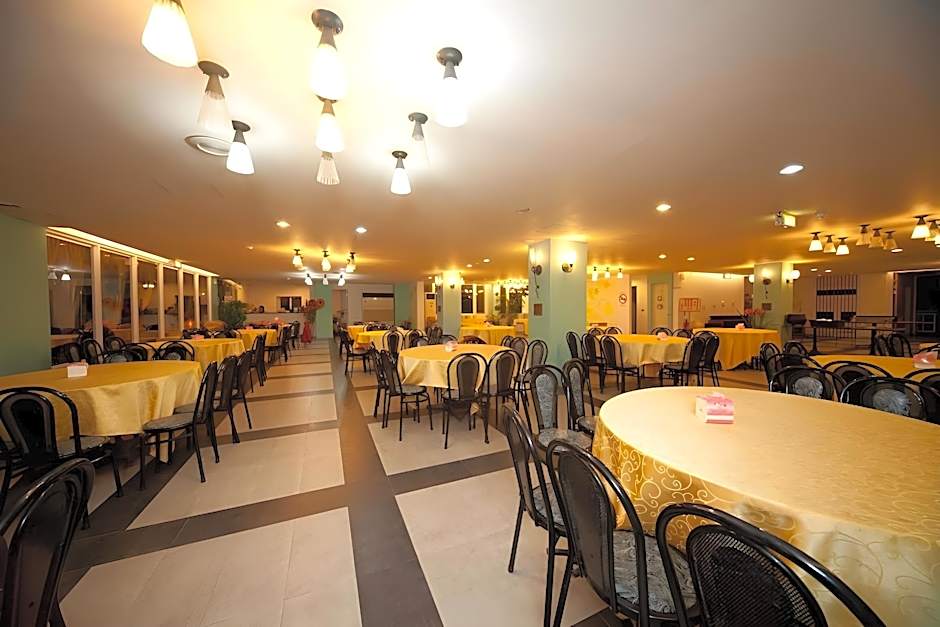 Champagne Hotel