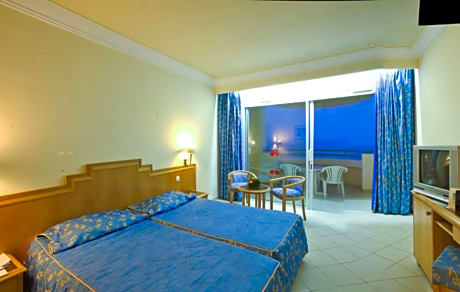 single with sea view room