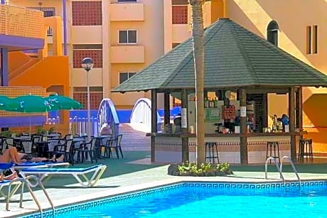 Playaolid Suites & Apartments