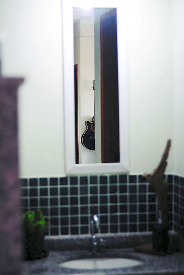 Paradise Hostel e Flats