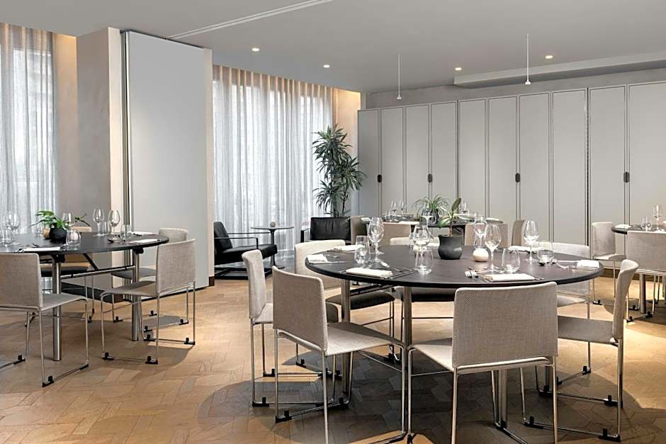 The Stratford, Autograph Collection